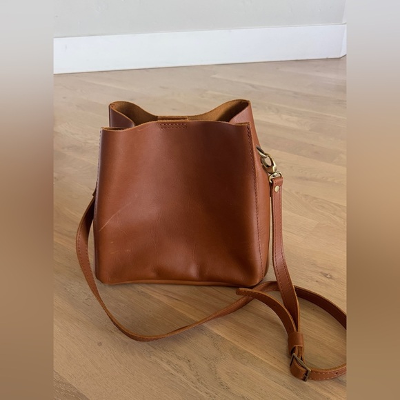 PUCKET BAG 21 IN PEANUT BROWN CALFSKIN